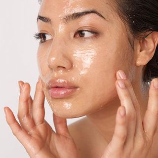 - SỮA ONG CHÚA FUKA - THẬT - GIÁ THÀNH CẠNH