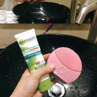 máy rửa mặt Foreo