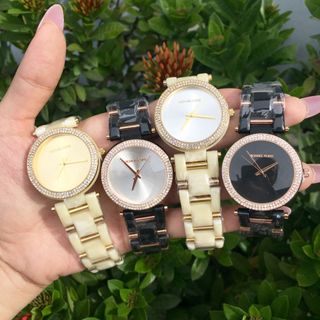ĐỒNG HỒ NỮ MK NHỰA MỚI 150K