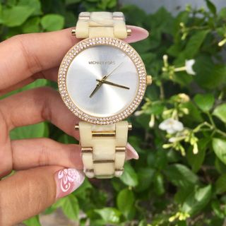 ĐỒNG HỒ NỮ MK NHỰA MỚI 150K