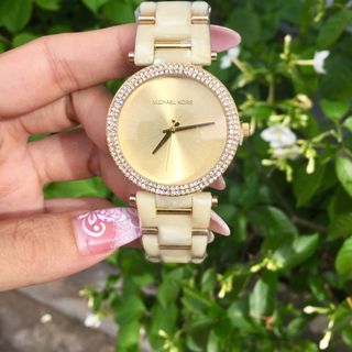 ĐỒNG HỒ NỮ MK NHỰA MỚI 150K