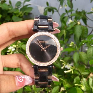 ĐỒNG HỒ NỮ MK NHỰA MỚI 150K