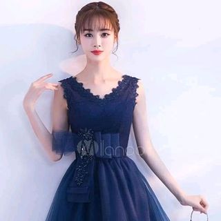 ĐẦM XÒE ĐUÔI TÔM NƠ EO