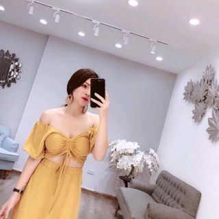 Đầm xòe hở eo