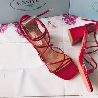 Sandal dây