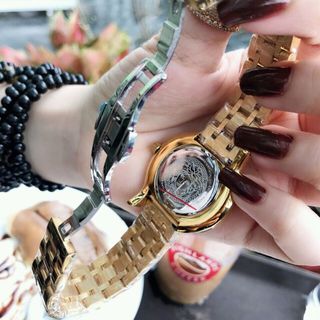 Đồng hồ Versacee sang chảnh