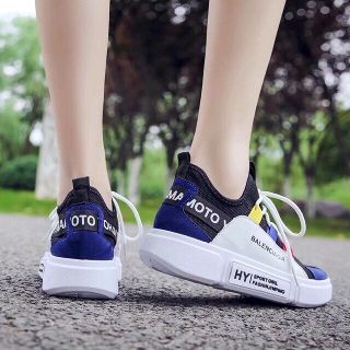 Sneakers thể thao nữ tính nhất 2018