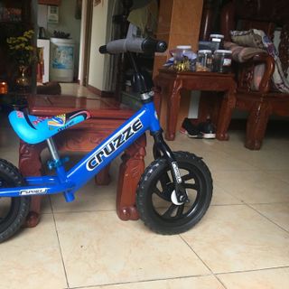 xe cân bằng cho trẻ