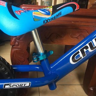 xe cân bằng cho trẻ
