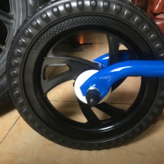 xe cân bằng cho trẻ