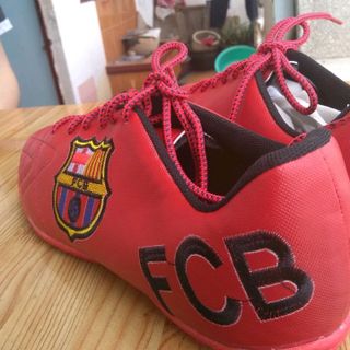 giày đá bóng sân cỏ nhân tạo