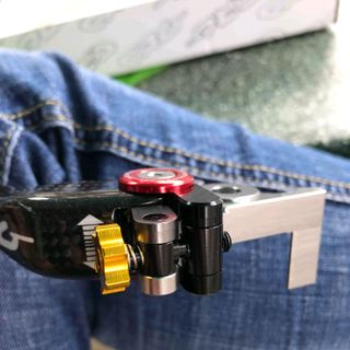 Tay thắng CRG Carbon đúc dành cho các loại xe