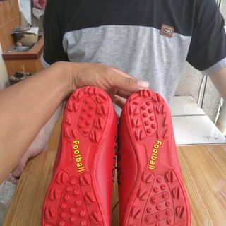giày đá bóng