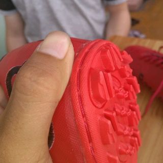 giày đá bóng sân cỏ nhân tạo