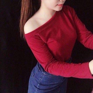 Áo lệch vai hot hit