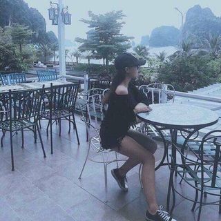 Áo lệch vai hot hit