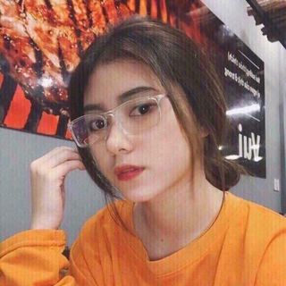 mắt kính gọng trong
