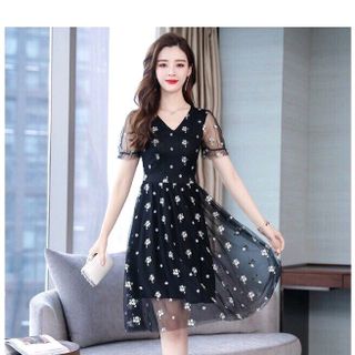 ĐẦM XÒE REN THÊU HOA NHÍ CỔ TIM