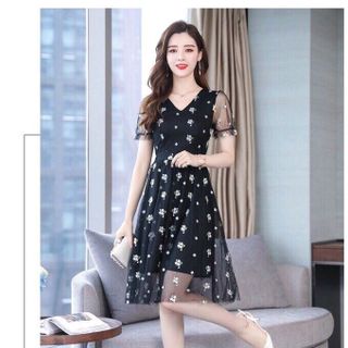 ĐẦM XÒE REN THÊU HOA NHÍ CỔ TIM
