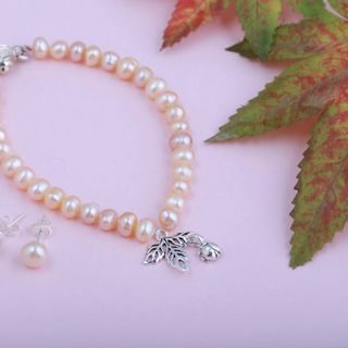 Vòng tay ngọc trai hạt charm