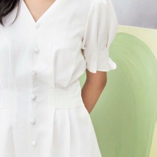 Đầm midi nút bọc tay phồng