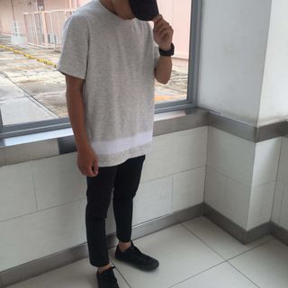 ● Gray t-shirt Unisex