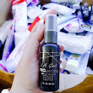 XỊT KHÓA TRANG ĐIỂM