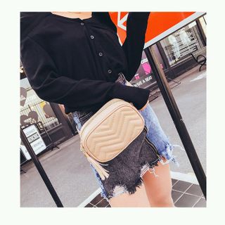 Túi ngang chéo gợn sóng hột tua rua