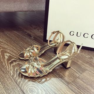 giày sandal rọ bít mũi