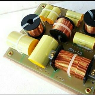 Phân tần SRX 725 công suất lớn 2 bass 1 treble 1 đôi