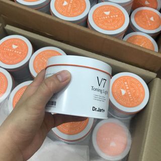 kem dưỡng V7 hàn quốc