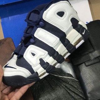 giày sneaker uptempo
