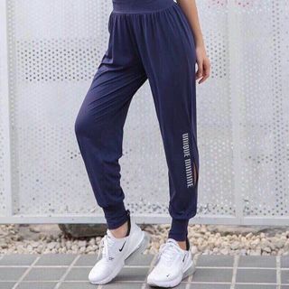 Quần tập jooger xẻ