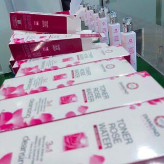 Nước hoa hồng tẩy trang Diamond Lady 200ml