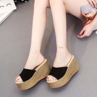 dép đế xuồng quai ngang