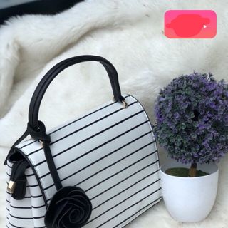 Túi công sở kẻ kèm hoa hồng