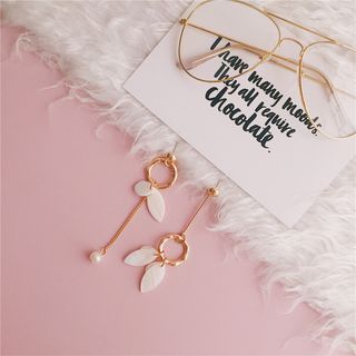 Nhà Cây - Bông tai tròn kèm cánh hoa trắng