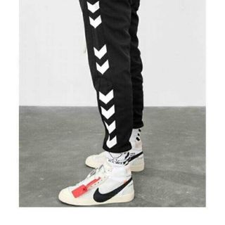 JOGGER NỈ SỌC ĐỨT