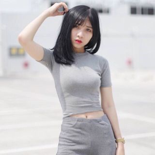 Áo croptop thun gân ngắn tay