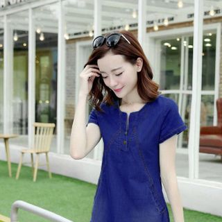Đầm jean suông cổ V sâu phối túi