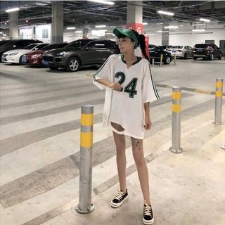 áo thun tay lỡ giấu quần