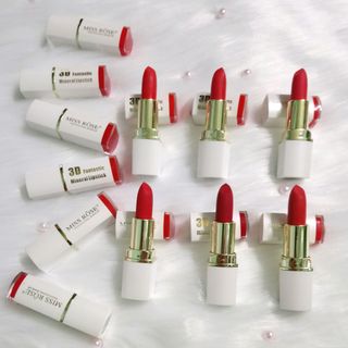 Son sáp lì tông đỏ
