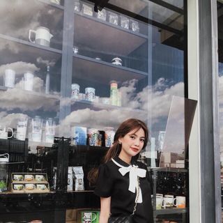 ĐẦM ĐEN NƠ CỔ ĐUÔI CÁ