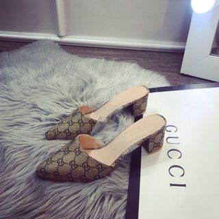 dép sục gót vuông bít mui