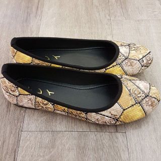 Giày búp bê nữ Kirei si gạch - LP hoa hồng MB008