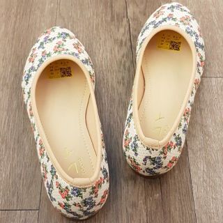 Giày búp bê Kirei si hoa - LP nhí MB008 đục lỗ nền