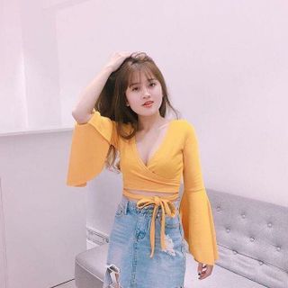 Áo Cổ V Tay Loe