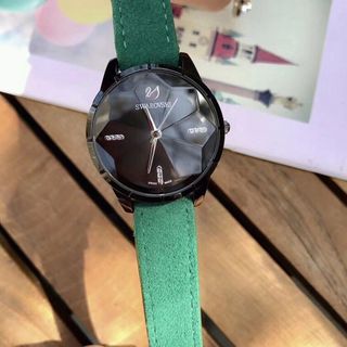 Đồng hồ Swarovskii dây lộn