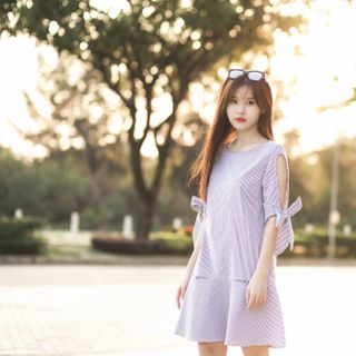 Đầm Suông Khoét Tay