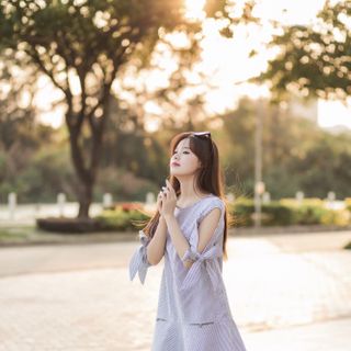 Đầm Suông Khoét Tay